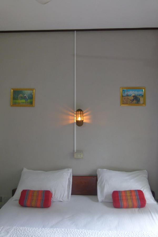 Khamphouy Guesthouse Champasak Exterior foto