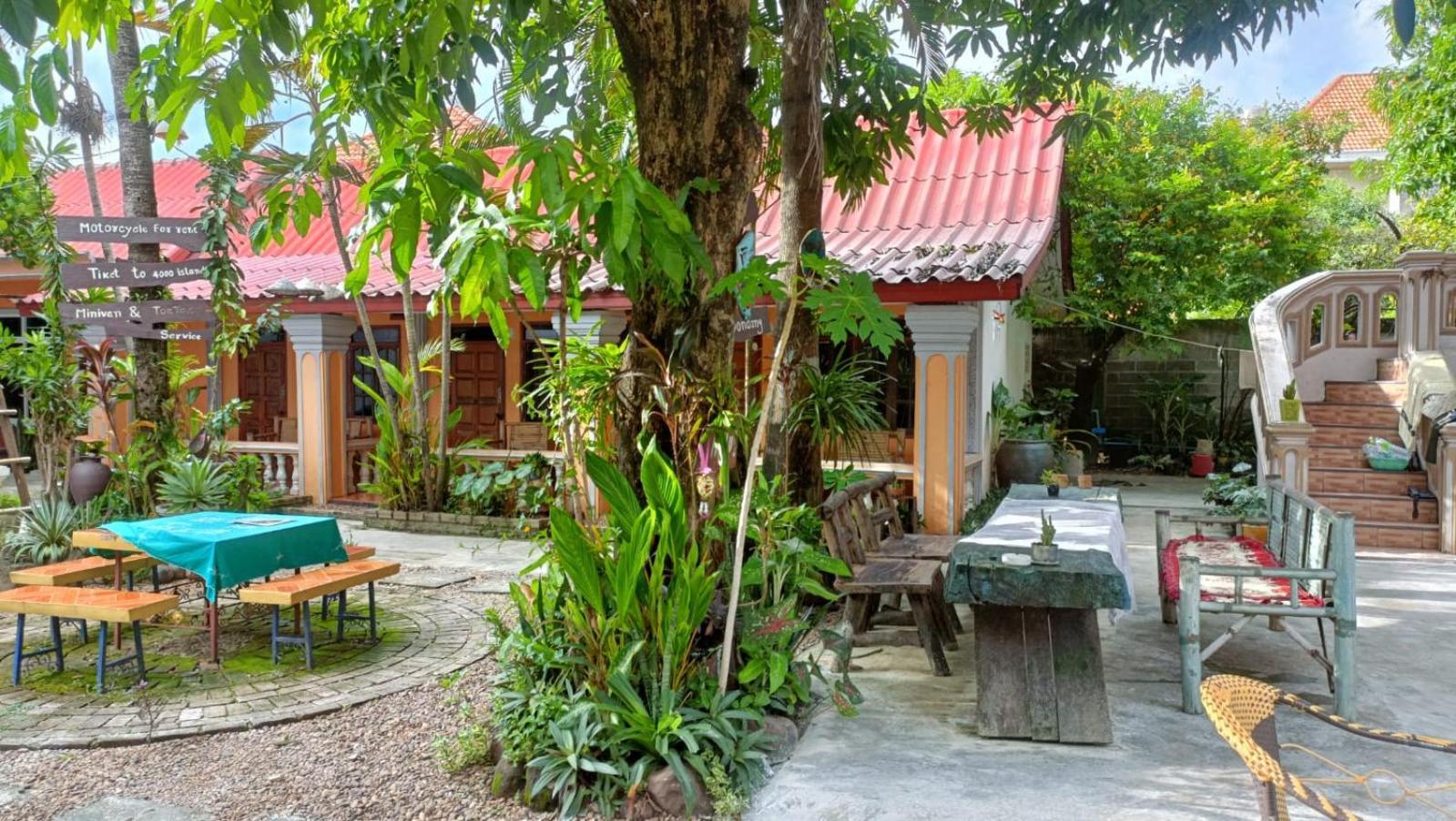 Khamphouy Guesthouse Champasak Exterior foto