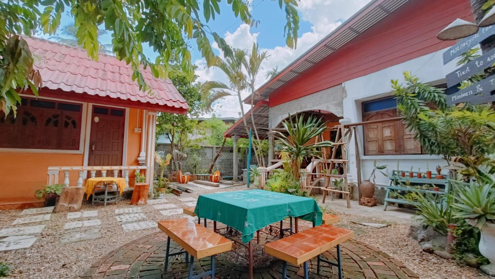 Khamphouy Guesthouse Champasak Exterior foto