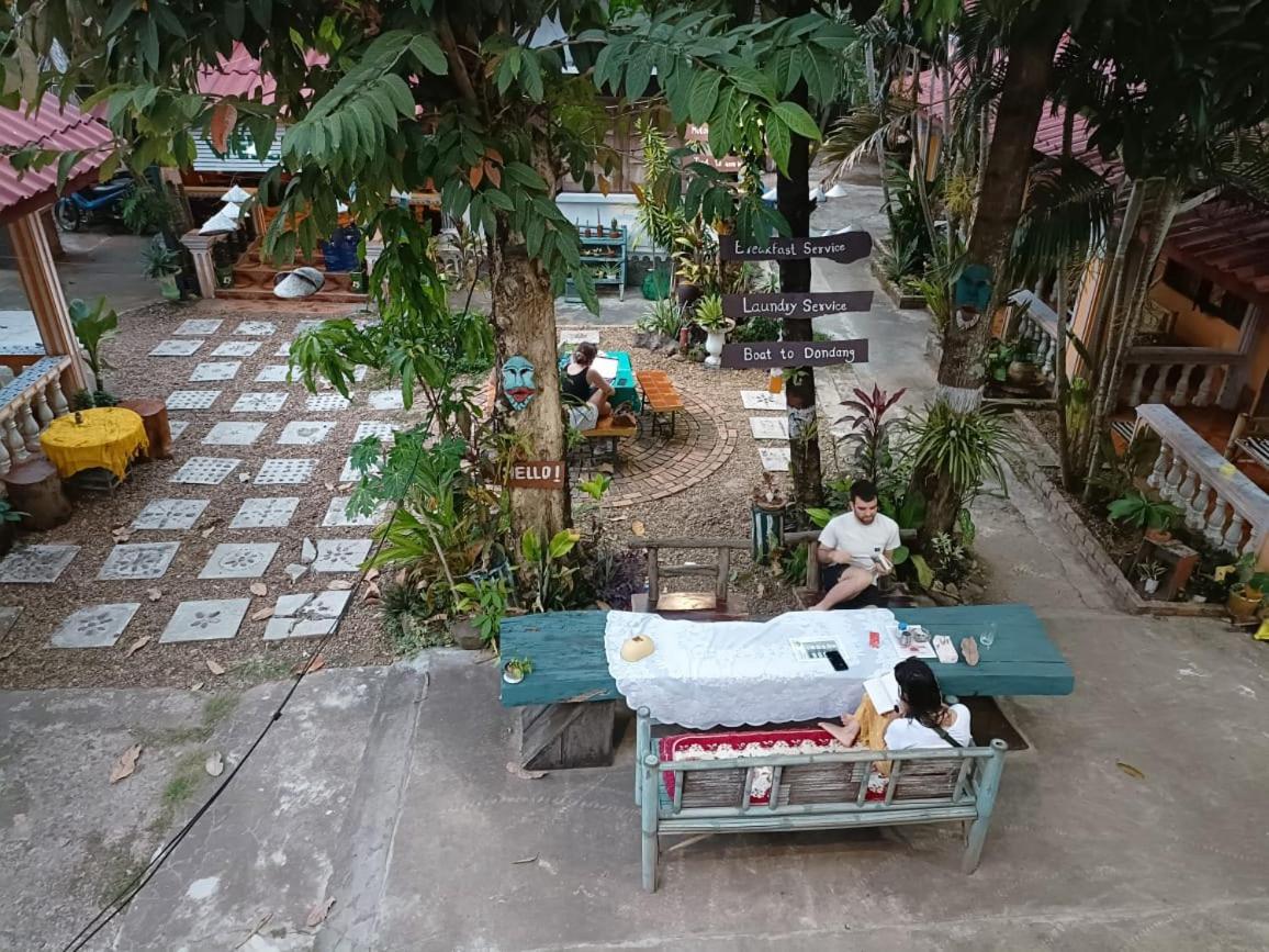 Khamphouy Guesthouse Champasak Exterior foto